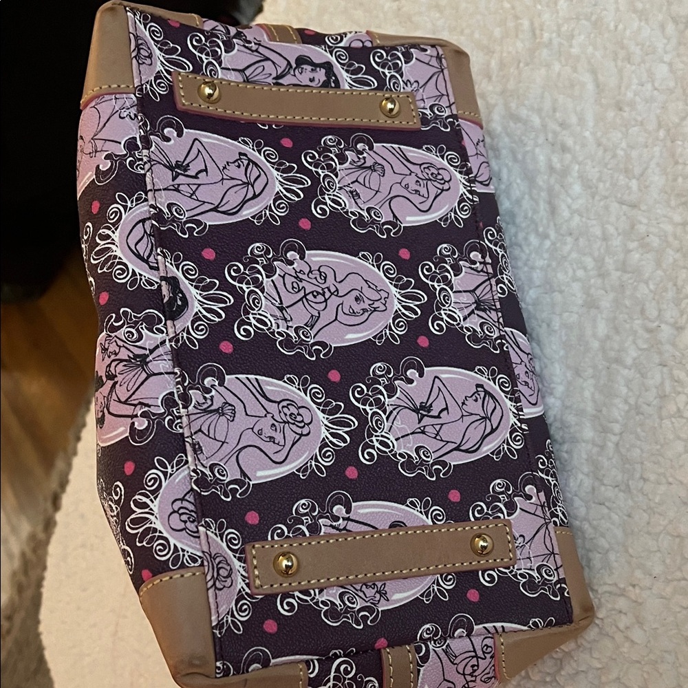 Disney and Bourke 2015 1/2 Princess Marathon Satchel 
New With Tags And Reg card - Picture 6 of 8